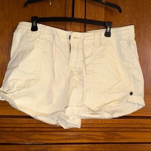 Hollister low-rise cargo shorts cream Sz 14